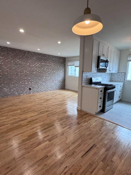 Building Photo - 821 Westmount Dr