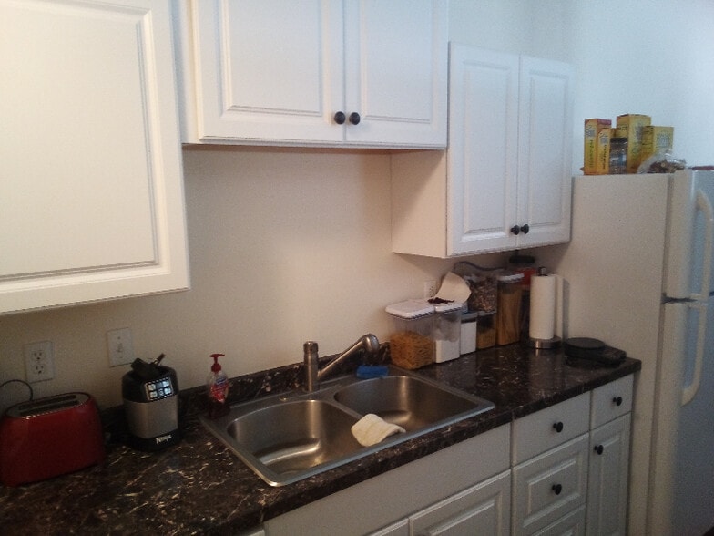 Building Photo - 233 Old Fort Rd