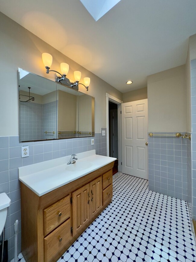 Building Photo - Charming 2 Bedroom/1 Bathroom Townhome with Deck and Parking Pad in South Baltimore!
