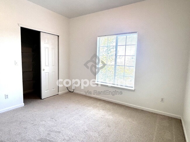 Building Photo - 1740 W 53rd Dr