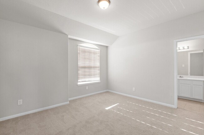 Building Photo - 29650 Kynndal Shore Dr