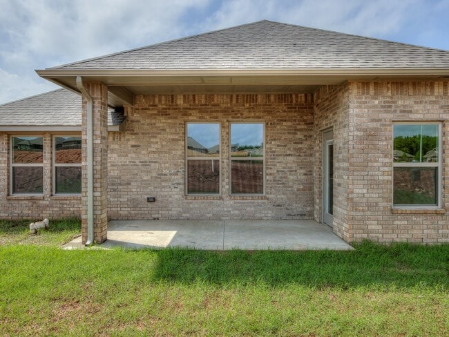 Building Photo - Brand New Home In Noble!