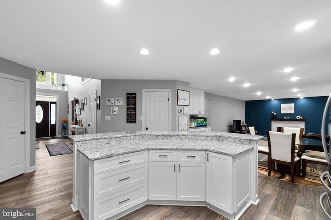 Building Photo - 6874 Caravan Ct