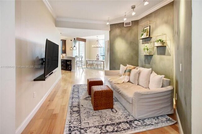 Building Photo - 520 SE 5 Ave