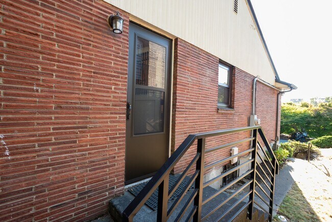 Building Photo - Beautiful Magnolia Brick close to village ...