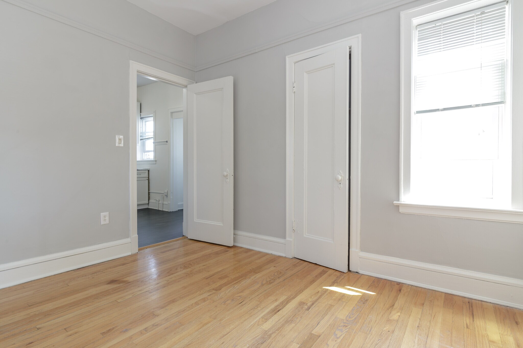 Building Photo - 4754 N Lincoln Ave