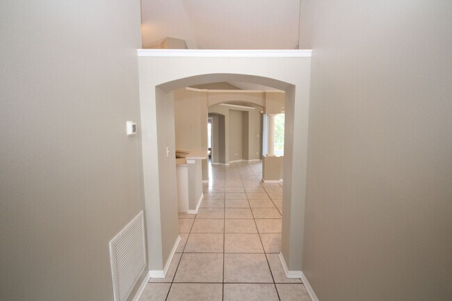 GORGEOUS 4 Bedroom 2 Bathroom - Gorgeous 4 Bedroom 2 Bathroom Home In Lak Lake Mary Fl Building Photo