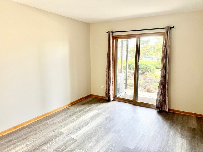 Building Photo - 6156 Knoll Way Dr