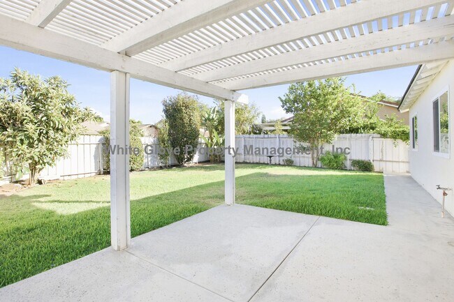 Building Photo - Beautiful Irvine Home with Wood Floors, Fireplace & Private Backyard