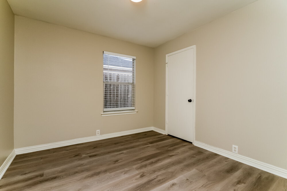 Building Photo - 1001 Springcreek Dr