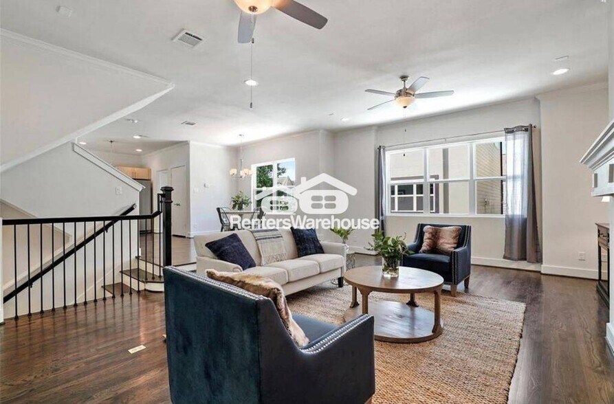 Building Photo - 1333 W 22nd St