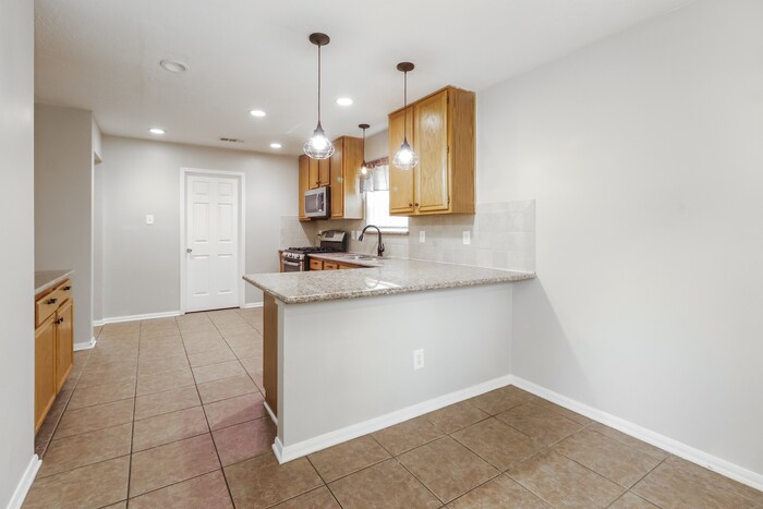 Building Photo - 1206 Caraquet Dr