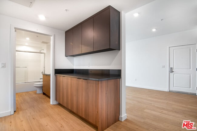 Building Photo - 14333 Sylvan St