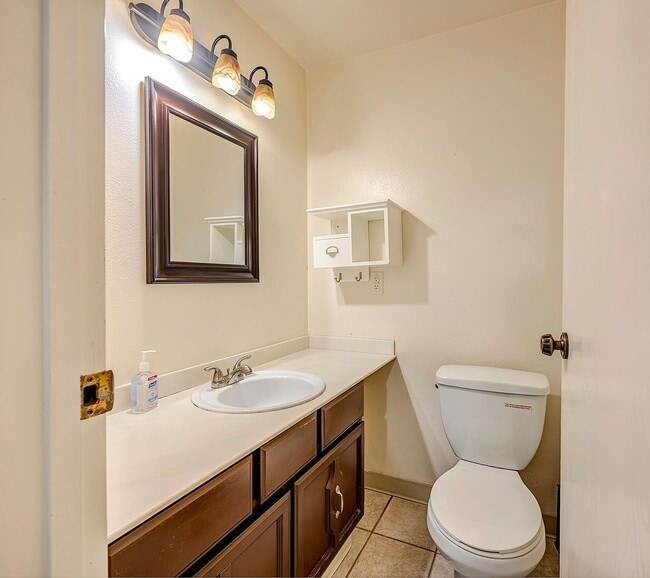 Building Photo - Lake Ballinger Townhouse 3 Bedroom