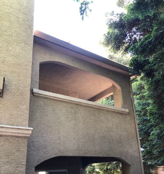 Building Photo - 10001 Woodcreek Oaks Blvd