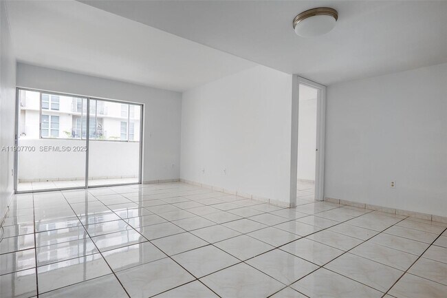 Building Photo - 750 NW 43rd Ave