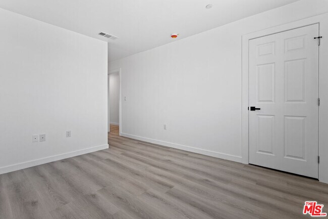 Building Photo - 442 E 118th St