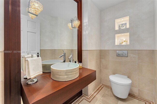 Building Photo - 2331 Fisher Island Dr