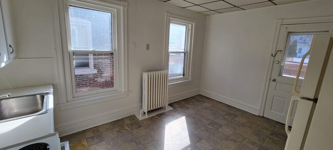 Building Photo - 220 S Madison St