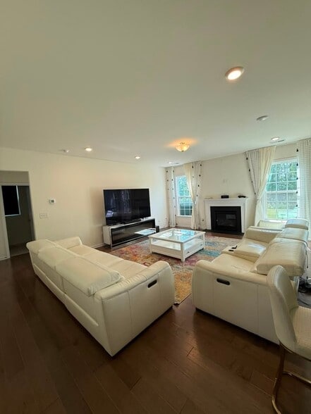 Building Photo - 17819 Summers Walk Blvd