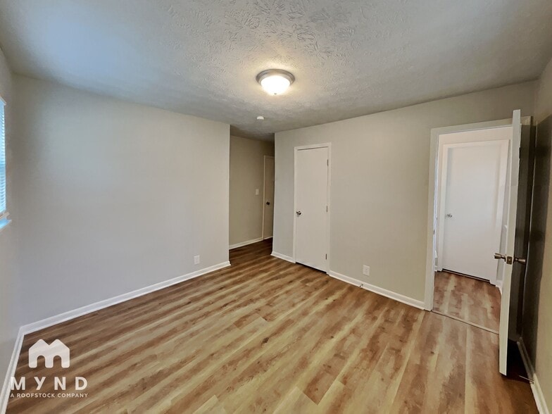 Building Photo - 1573 Lamont Ave