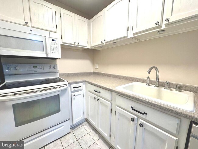 Building Photo - 18237 Swiss Cir