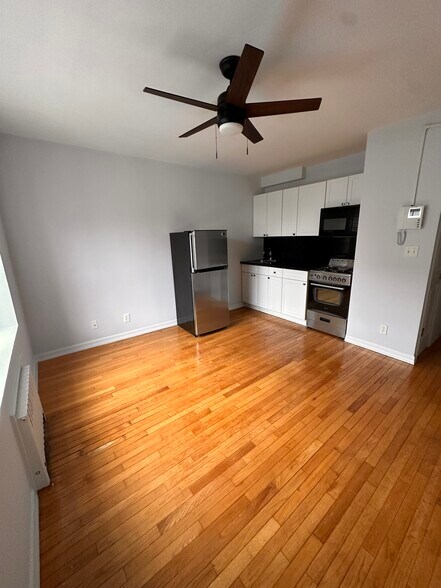 Building Photo - 890 W Beech St