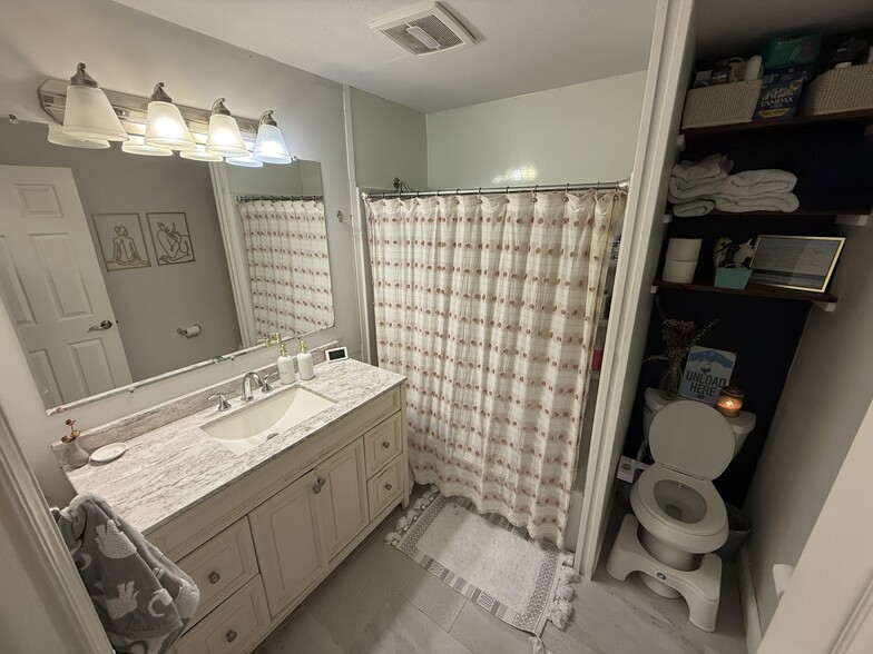 Bathroom - 72 Lubec St