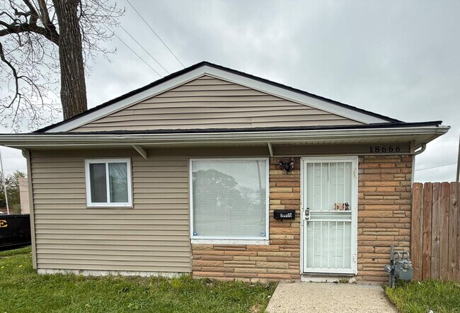 Primary Photo - Fully Renovated 3-Bedroom Home – Move-In R...