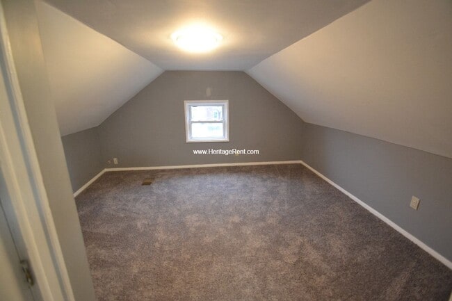 Building Photo - Beautifully refinished 3 bed 2 bath home in Evanston