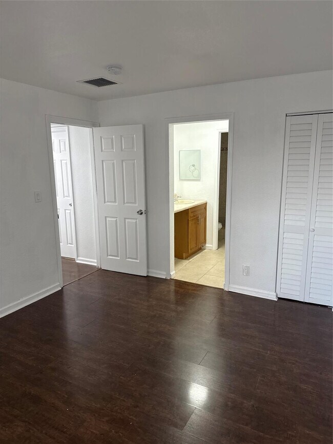 Building Photo - 2862 NW 55th Ave