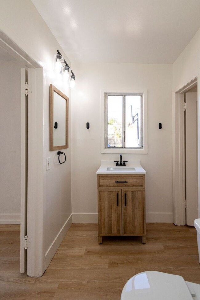 Building Photo - Charming 2BR Back House Near Downtown LA & Dodger Stadium