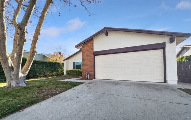 Building Photo - 25443 Vía Labrada