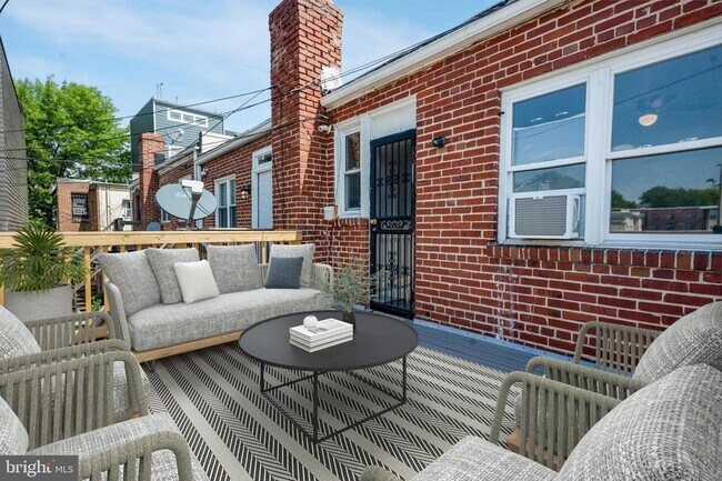 Building Photo - 2538 9th St NW