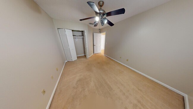 Building Photo - Beautiful 3 bedroom, 2 bathroom, house .