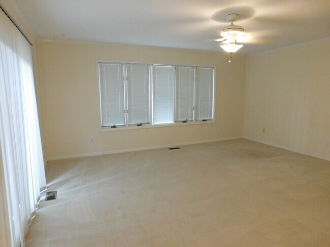 Building Photo - 914 Muirfield Pl