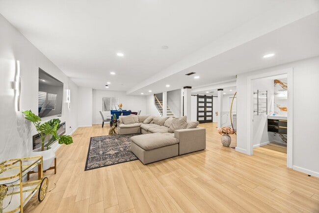 Building Photo - PARADISE IN PLAINFIELD's NORTHPOINTE