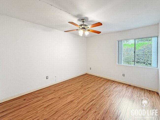 Building Photo - Charming 1B/1BA Condo in Bay Ho w/ Walk-In Closet, Ceiling Fans & New Flooring!