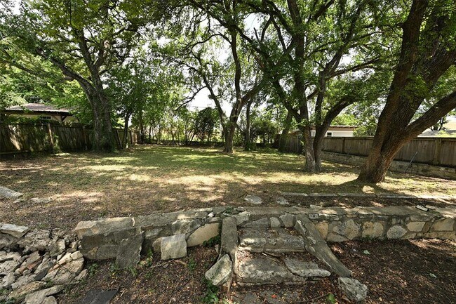 Building Photo - 2110 Westover Rd