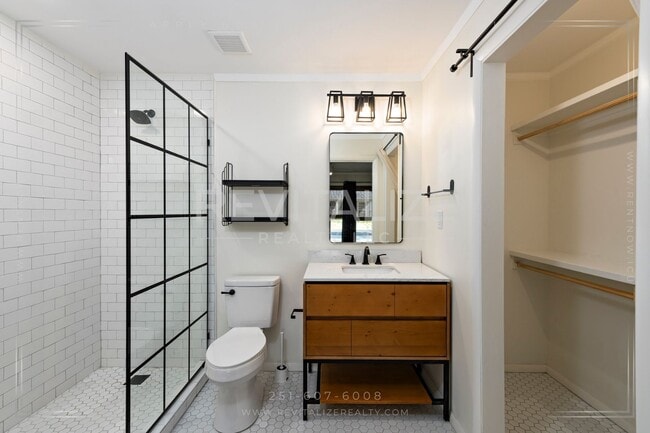 Building Photo - Perfect 3 Bd / 2 Ba Olde Towne Daphne Home!