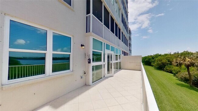 Building Photo - 6495 Shoreline Dr