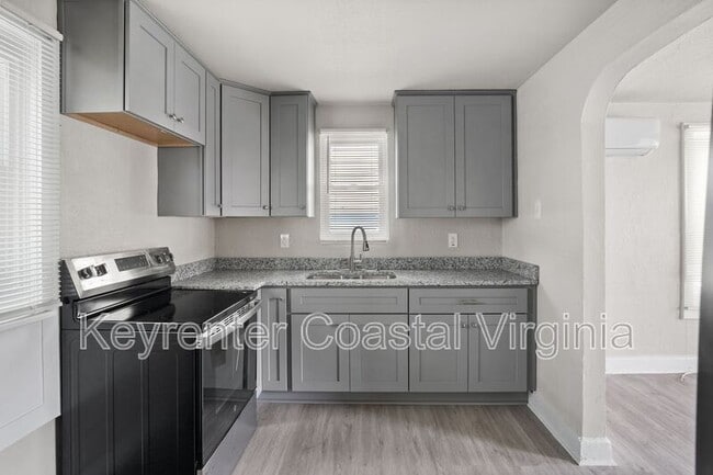 Building Photo - 9569 6th Bay St