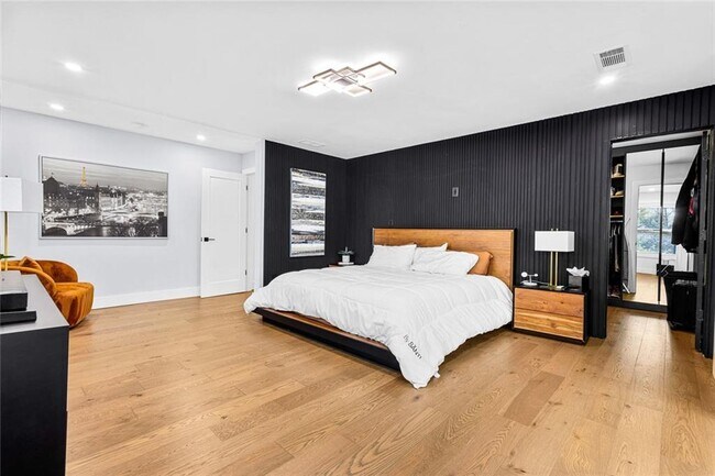 Building Photo - 915 Lost Forest Dr NW