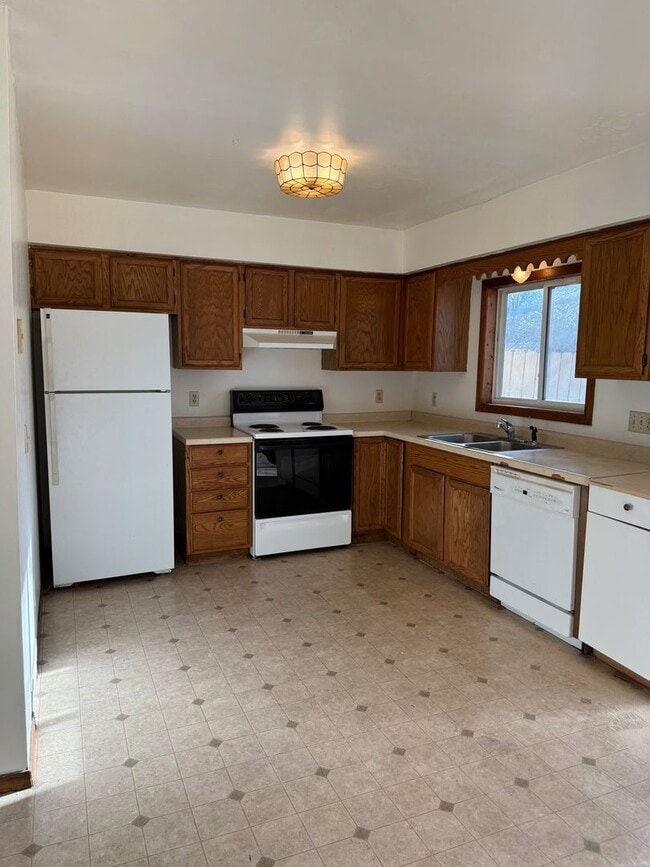 Building Photo - Opal Townhomes