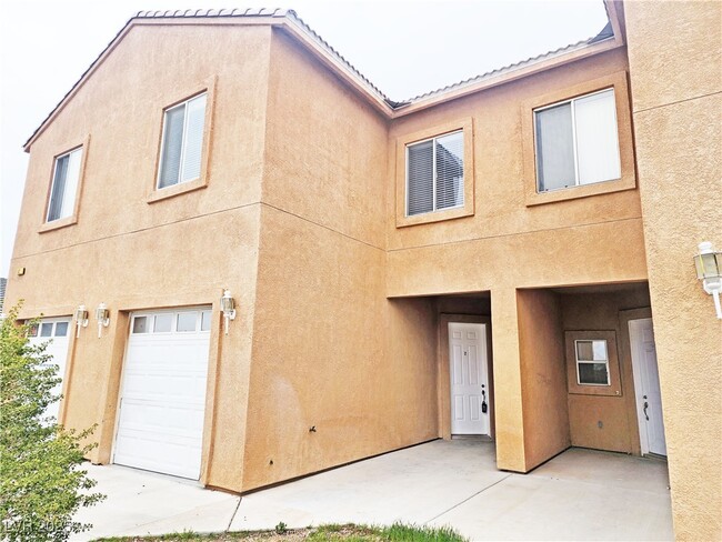 Building Photo - 1421 Star Rd