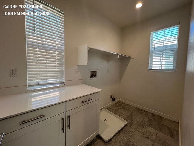 Building Photo - Chino 4 Bedroom Condo