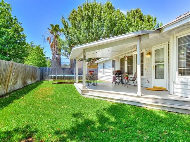 Building Photo - 1016 Mohican St