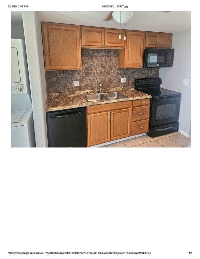 Building Photo - Spacious 2 Bedroom Apartment in Prime Loca...