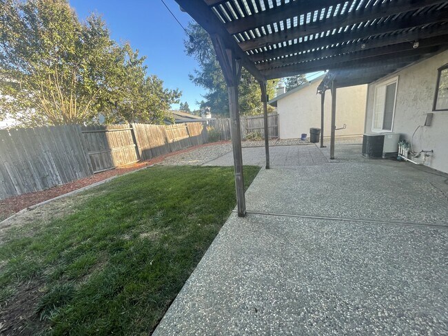 Building Photo - 160 Vail Ct