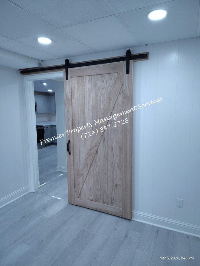 Building Photo - 906 Clyde St